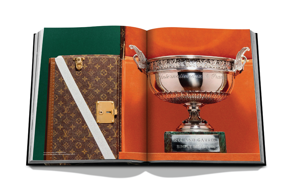 RvceShops Revival, Louis Vuitton Trophy Trunks book Nero